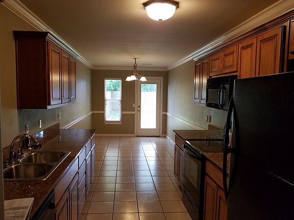 2nd image of 854 Oakwood Ct