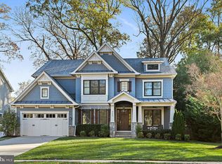 905 Cottage St SW, Vienna, VA 22180