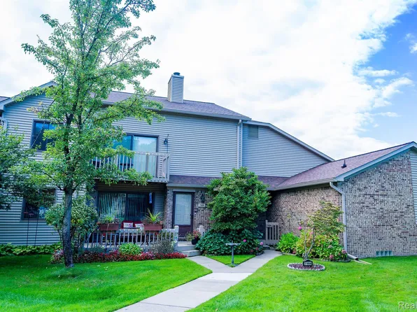 7104 Clements, West Bloomfield, MI 48322