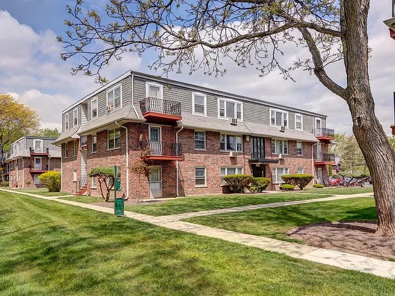 Eden Prairie Apartments — Photo 29