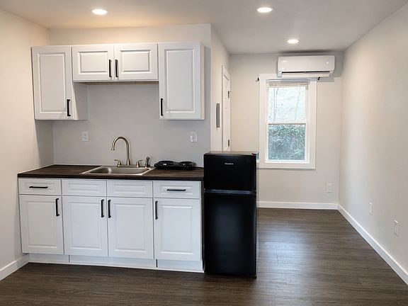 5th image of 671 E Court St #11