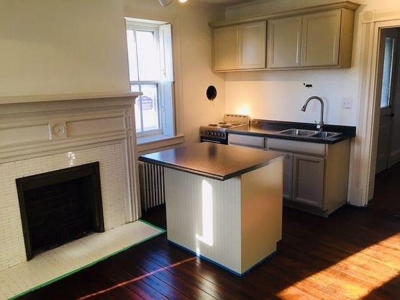 2nd image of 121 S Fairfield St #1