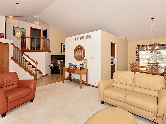 4th image of 927 Cambridge Dr