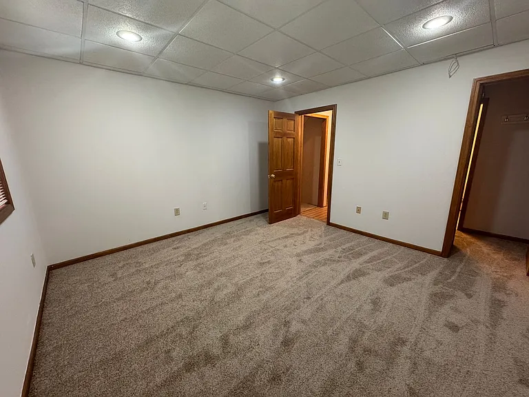 2047 Parkside Dr — Photo 32