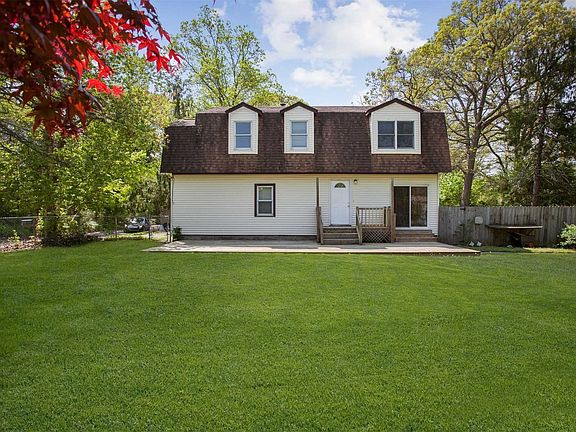 3rd image of 80 Hemlock Dr