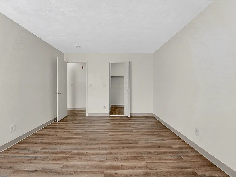 Taurus Apartments — Photo 16