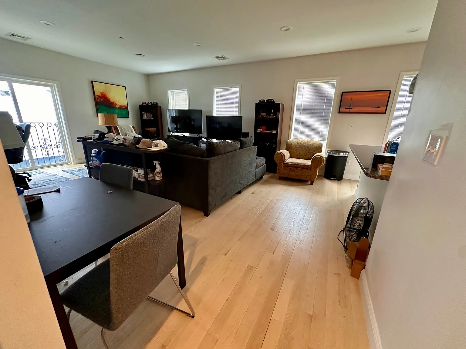 2 bed, 1000 sqft, $3,150 — Photo 3
