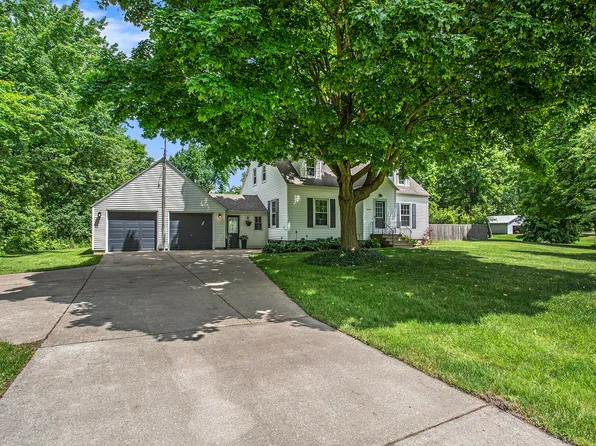8323 Cleveland St W, Coopersville, MI 49404