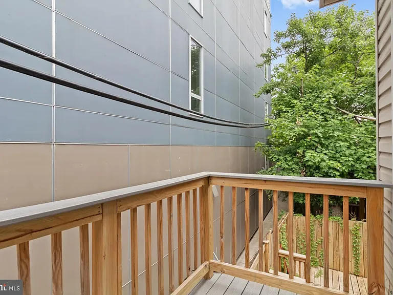 1122 William St — Photo 23