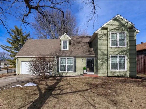 2000 E Jamestown Dr, Olathe, KS 66062