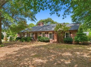 1370 E Wimbledon Pl, Fayetteville, AR 72703