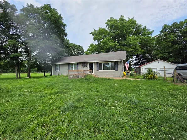 38543 Lone Elm Rd, Fontana, KS 66026