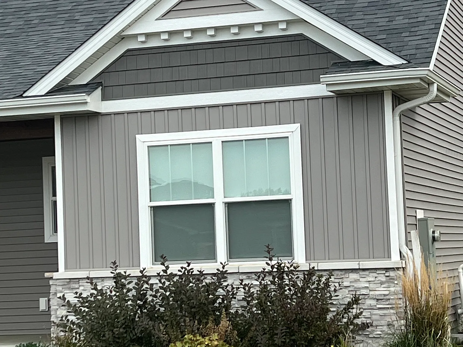 4401 Everest Cir — Photo 2