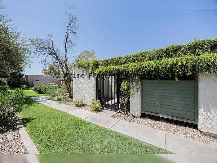 2 bed, 2.0 bath, 987 sqft, $1,595 — Photo 1