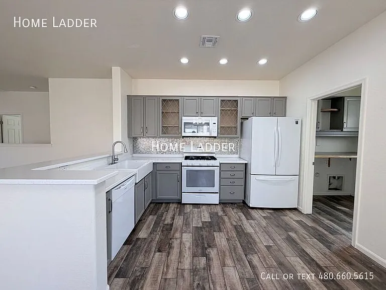 915 E Gold Dust Way — Photo 6
