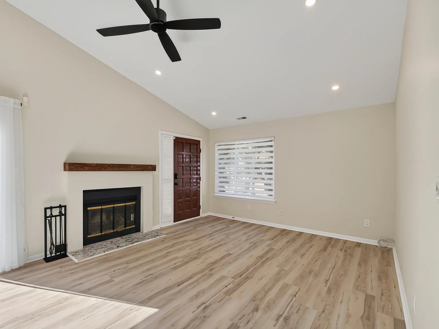 3 bed, 1050 sqft, $2,350 — Photo 4