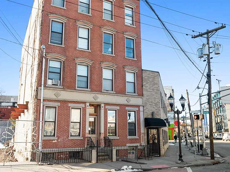 145 Brunswick St #1R — Photo 15