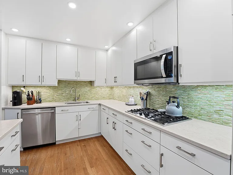 405 Underhill Pl — Photo 11