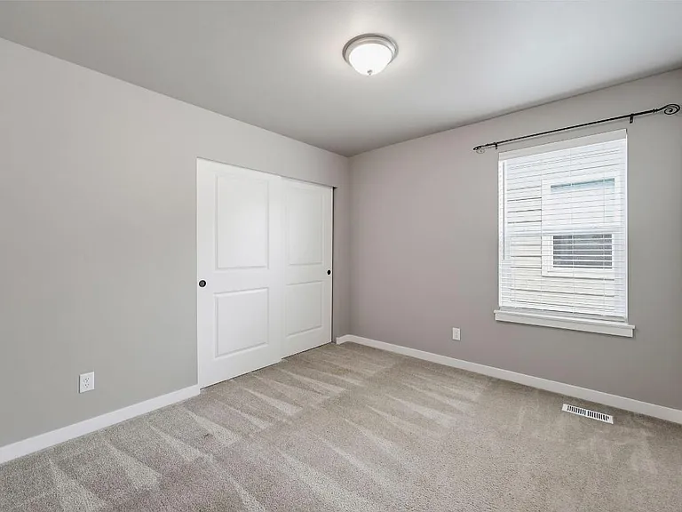 831 Burwood St SE — Photo 25