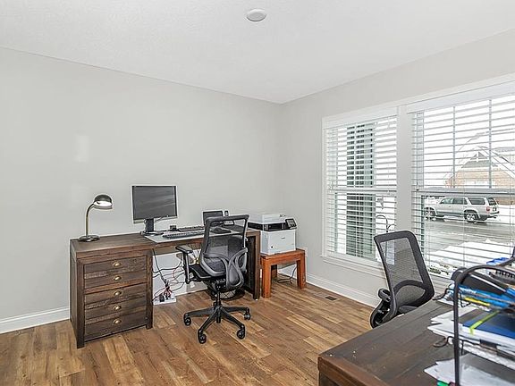 5th image of 3574 Snowdon Dr