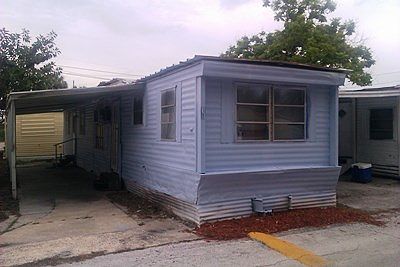 2/1 with covered carport spacious living area