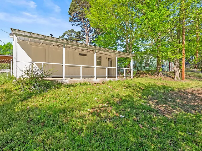 715 Oakwood Dr — Photo 16