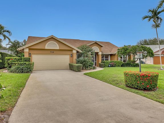 2nd image of 712 Golf Court