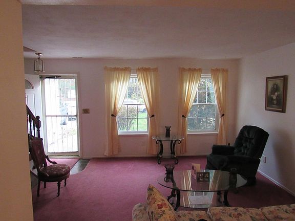 4th image of 30 Barkwood Ln