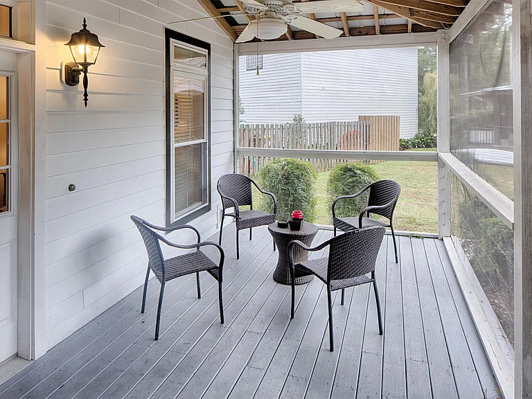 3206 Robertson Ave — Photo 4