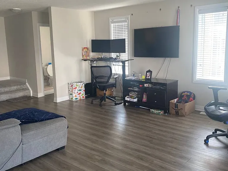 80 Progress Cres — Photo 10