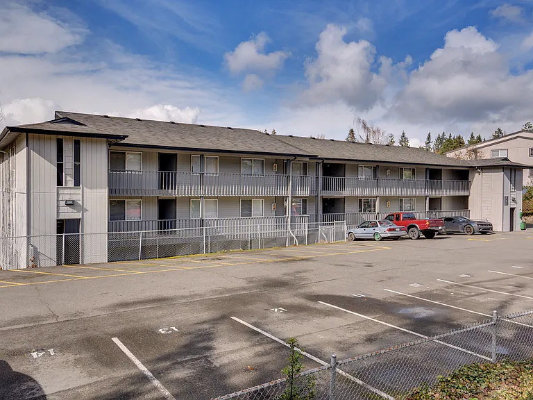Park Ridge Apartments — Photo 18