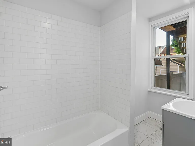124 Lexington Ave #2 — Photo 12