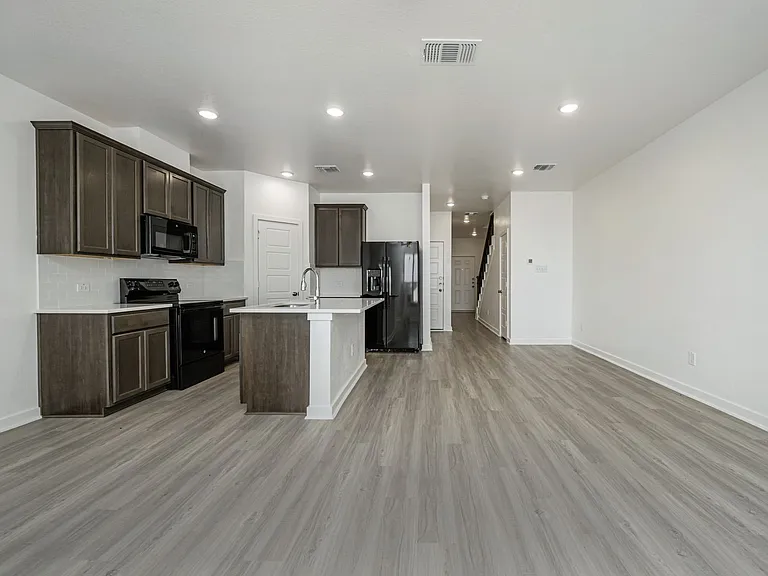8434 Adelaide Dr — Photo 16