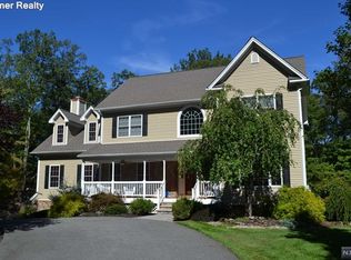 25 Laurel Holw, West Milford, NJ 07480