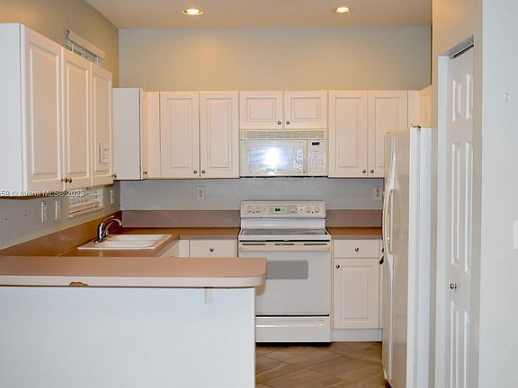 5th image of 725 NW 170th Ter