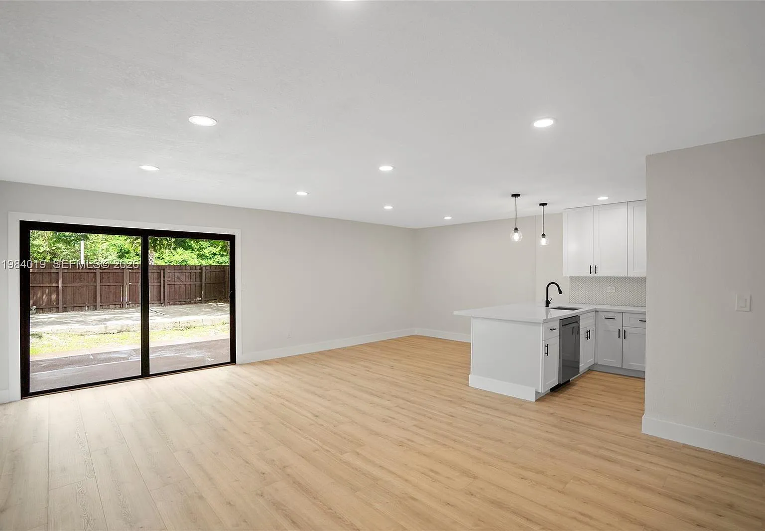 2 bed, 2.0 bath, 1196 sqft, $2,600 — Photo 2