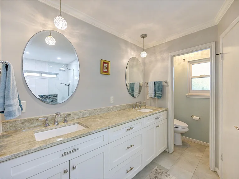 22526 Cove Hollow Dr — Photo 5