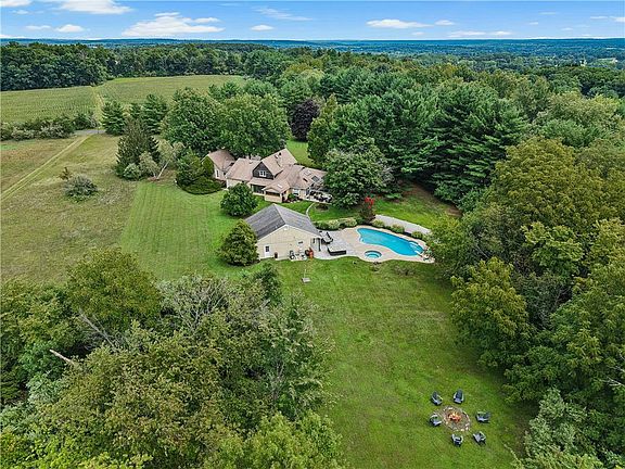 3rd image of 1334 Deer Run Rd