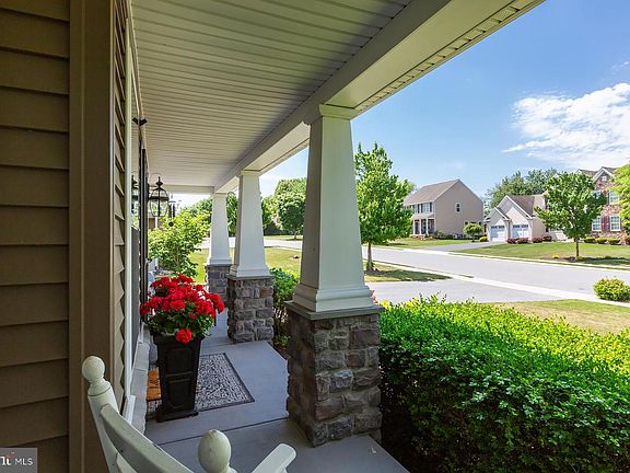 4th image of 73 Country Side Ln