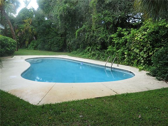 3rd image of 3706 Indian River Dr