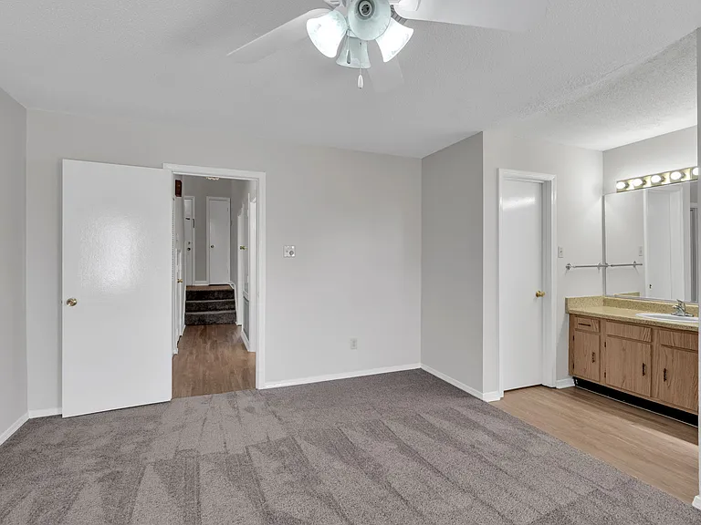 Woodlake Apartments — Photo 53