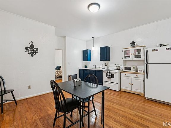 4th image of 4265 Botanical Ave