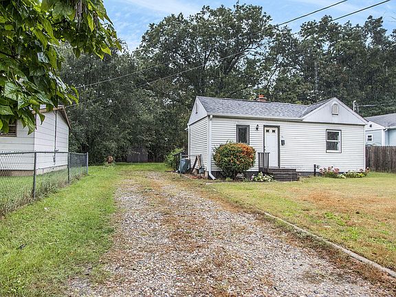 3rd image of 179 Barney Blvd