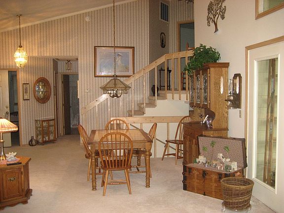 3rd image of 878 Dogwood Dr