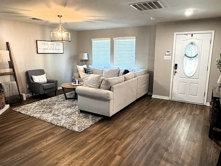 Living room/Entrance