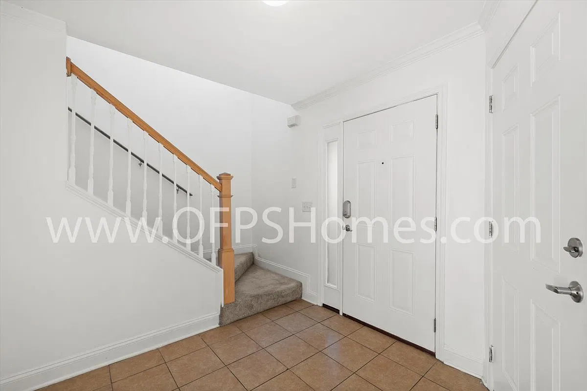 3 bed, 2.5 bath, 1460 sqft, $1,595 — Photo 3