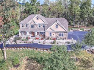 128 Willow Lake Dr, Carlisle, PA 17015