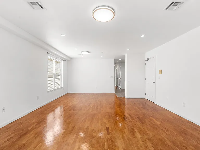 718 23rd St #3 — Photo 9