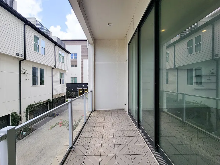 9 N Saint Charles St #B — Photo 7