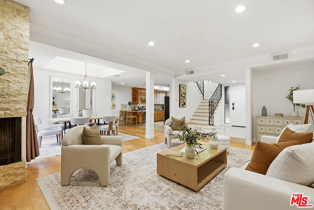 4 bed, 3.5 bath, 2083 sqft, $8,400 — Photo 2